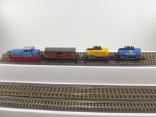 25) Minitrix/Trix treno di manovra con locomotiva di fabbrica Henschel 2066 + 2 vagoni cisterna + merci