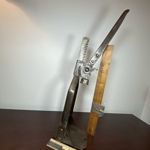 Antica macchina utensile