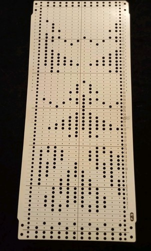 Una carta perforata mano per - perforata, a