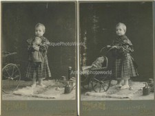 Ragazza Con Giocattolo Bambola