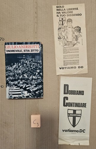 Depliant democrazia - depliant,