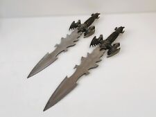Set 2 pugnali di spade demoniache medievali United Cutlery giocattolo da parete