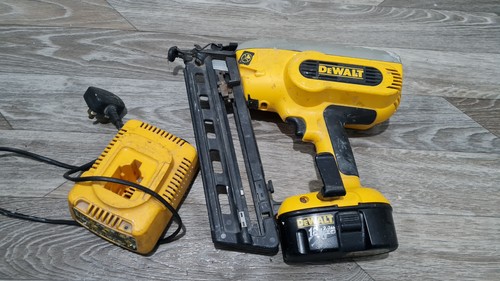 Chiodatrice dewalt 18v - chiodatrice,