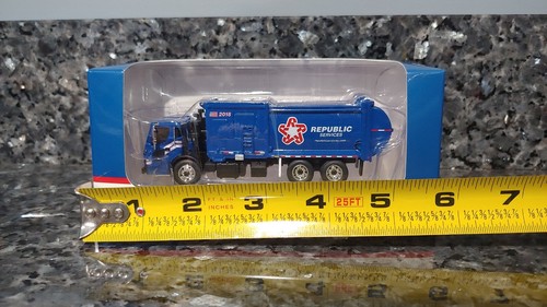 Camion della spazzatura first - spazzatura,