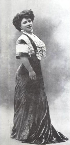 Italian soprano anna revers - soprano,