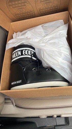 Moon boots - moon,