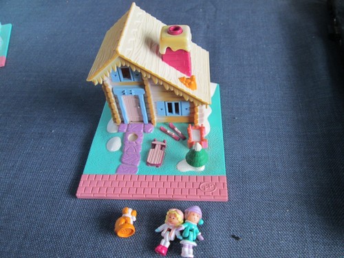 Polly pocket ski lodge - pocket,