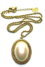 Collana con ciondolo vintage