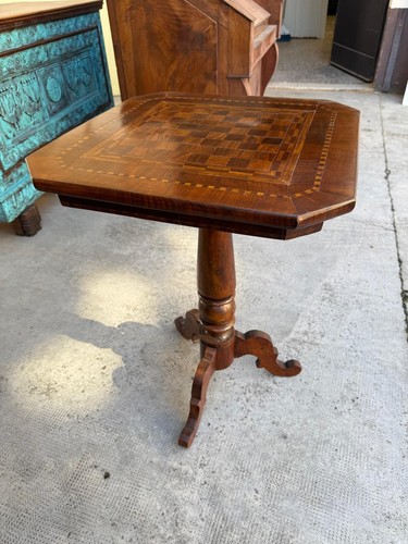 Elegante tavolino antico