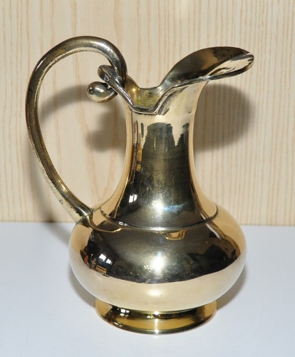 Vecchia brocca caraffa ottone - vecchia,