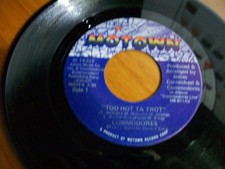 Commodores ‎– Too Hot Ta Trot-45 GIRI