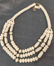 lunga collana in lucite bianca