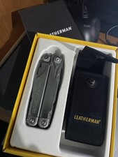 Pinza multifunzione LEATHERMAN Surge