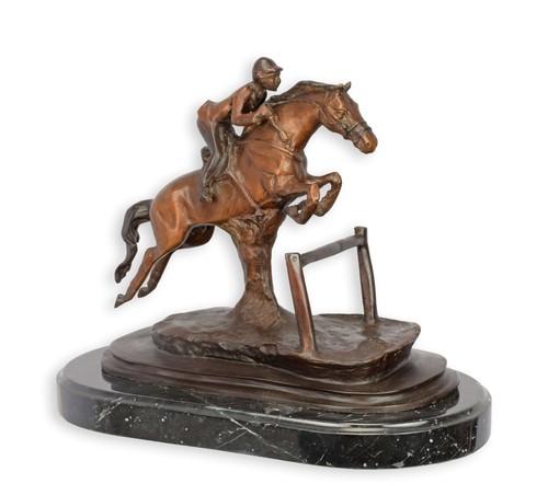 Una scultura bronzo - una,