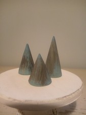 Tre supporti espositori anelli in legno celeste azzurro beige shabby chic...