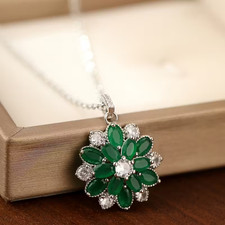 Collana da donna fiori verde