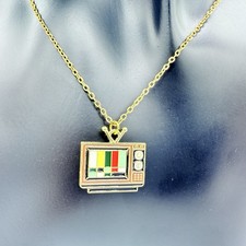 COLLANA DORATA CON CIONDOLO TV