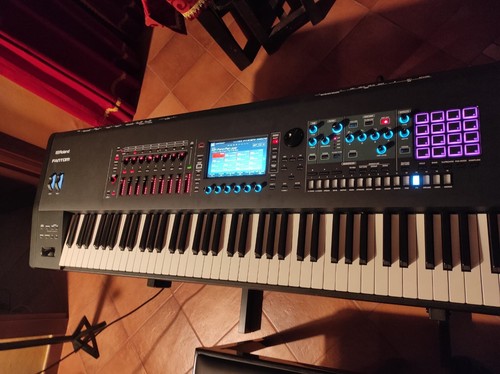 Roland fantom con custodia - roland, 8