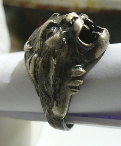 Grande anello con testa - con,