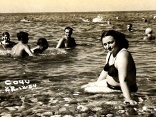 1954 Plump Lady Brunette