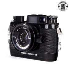 Nikonos III con kit mirini e