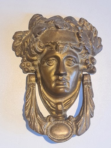 Antico massiccio batti porta