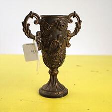 calice in metallo dorato con decori