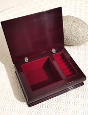 boîte à bijoux signé