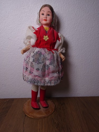 Bambola tradizionale vintage