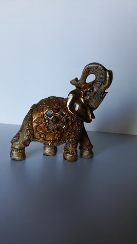 Statua elefante - di,