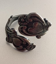 Anello a fascia ornato Avon in