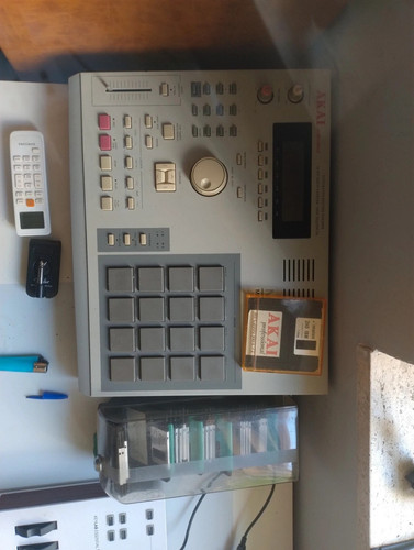 Akai mpc 2000 pulsanti e - akai, f