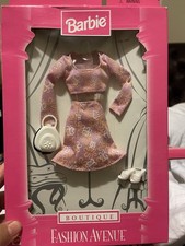 Barbie Fashion Avenue Boutique Rosa Set 2 Pezzi Completo