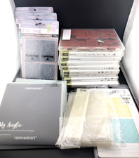 Lotto di 28 cartelle goffrate, francobolli nuovi e usati taglierina, satnping up e altri