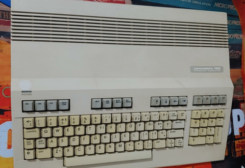 Computer commodore 128 bit - commodore,