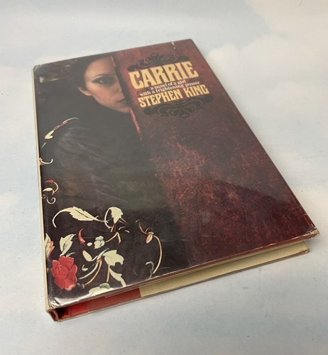 Carrie stephen king book - carrie,