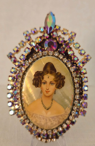 Spilla costume ritratto