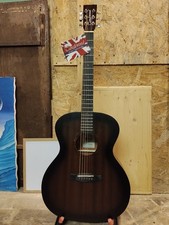 chitarra acustica amplificata