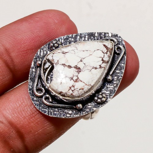 Anello con pietre preziose