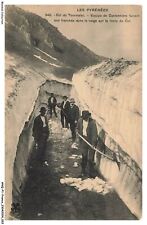 ANQP1-0012-65 - col du TOURMALET - equipe de cantonniers faisant une tranch