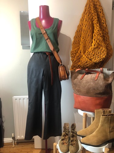 Zara 239 pantaloni - £239, pelle
