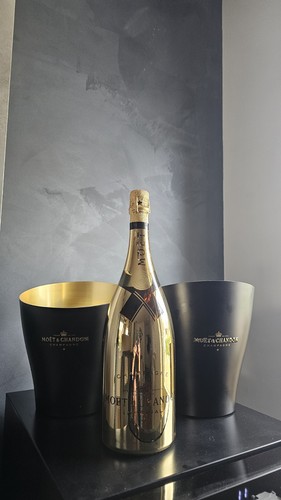Moët chandon champagne - &,