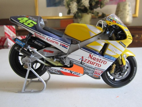 Valentino rossi honda - valentino,