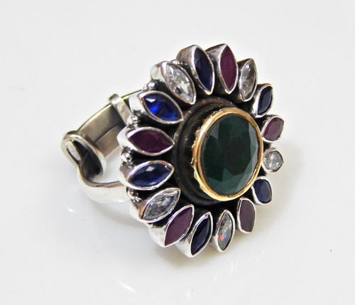 Anello con zirconi zaffiro