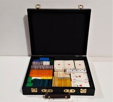 VALIGETTA/ SET CARTE DA GIOCO POKER,RAMINO,CANASTA,DADI + 301 FICHES - ANNI '70