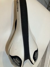 Sella bici da corsa elettrica