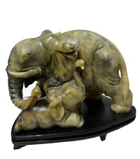 ARTE ORIENTALE SCULTURA ELEFANTI IN GIADA NATURALE CON SUPPORTO IN LEGNO