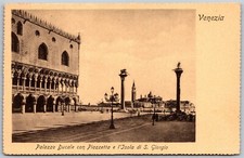 Cartolina d'epoca Venezia Italia Palazzo Ducale con Piazzetta e l'Isola di San Giorgio