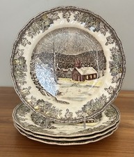 FRIENDLY VILLAGE Set of 4