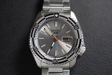 SEIKO MENS 5 SPORT NEW RALLY